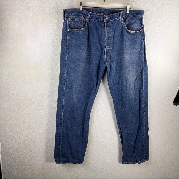LEVI’s 501 Button fly. 42X32 in Excellent Used Condition - Picture 1 of 3